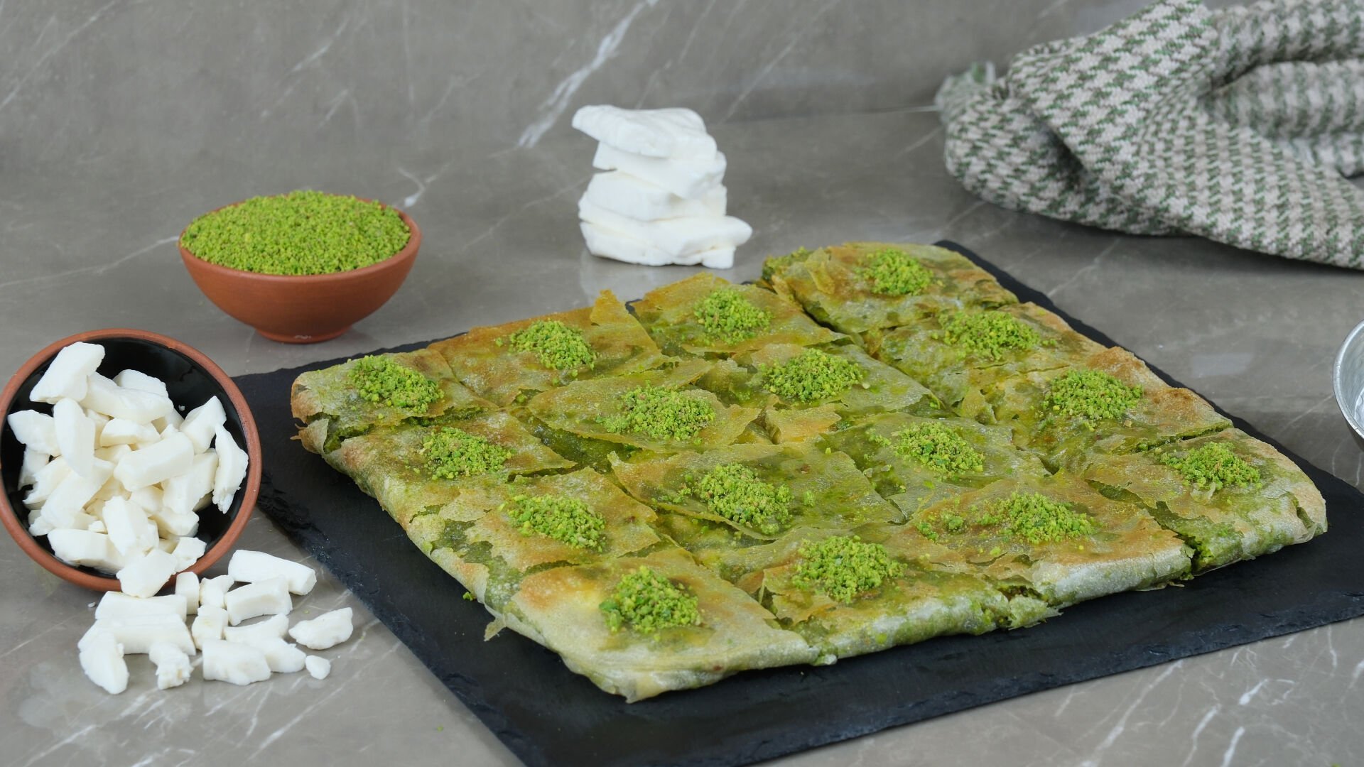 Antep Peynirli Katmer