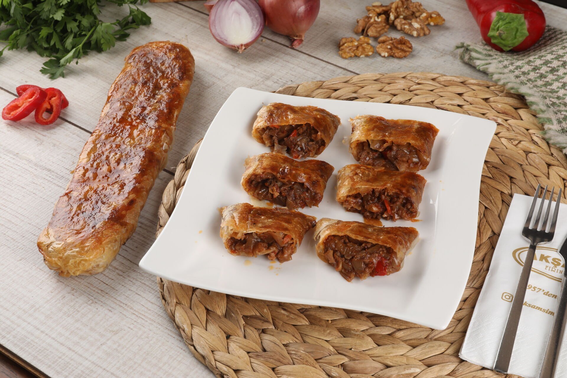 Kıymalı Kol Böreği